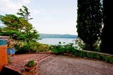 Villa con parco, piscina, vista lago in vendita in Lazio