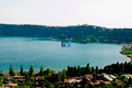 Villa di particolare pregio architettonico in posizione ultrapanoramica, più unica che rara, a picco sul lago Albano con grande giardino alberato di 5000 mq, costruita sulle cisterne di una villa di Tiberio Villa con piscina, laghetto artificiale, tripla vasca a cascata per pesci, angolo barbecue